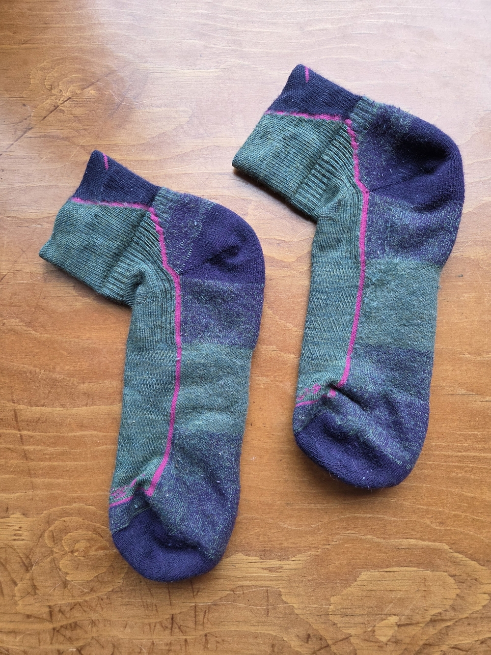 Womens Darn Tough Socks Sz L - Cushioned Quarter Height - Purple Pink Green